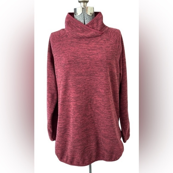 tek gear Sweaters - Women’s Tek Gear Essential Gear light athletic sweatshirt, Large